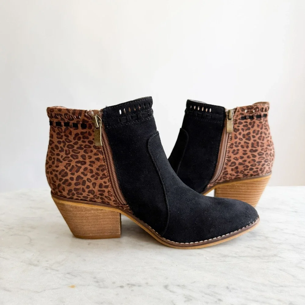 Corky's Boutique Index black leopard vegan suede‎ leather ankle boots size 7